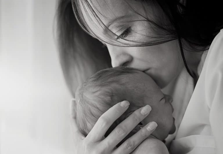 Die dunkle Seite der Mutterschaft: 9 schockierende Wahrheiten, über die niemand redet