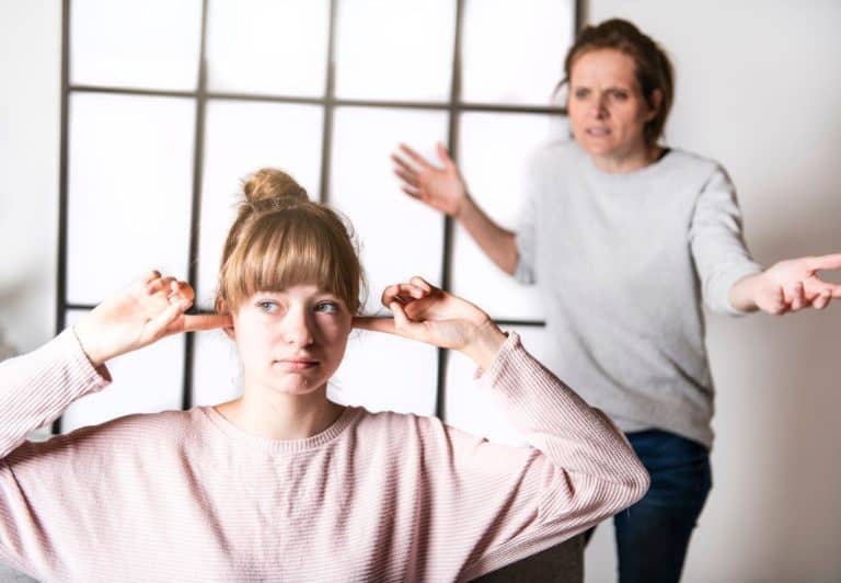 10 Tipps für den Umgang, mit der schlechten Einstellung eines Teenagers