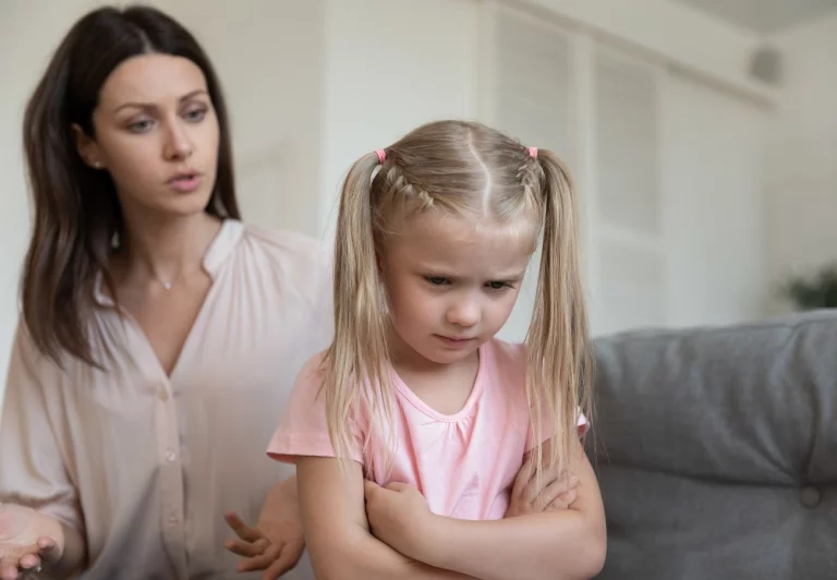 9 Psychologisch schädliche Dinge, die wir ständig zu unseren Kindern sagen